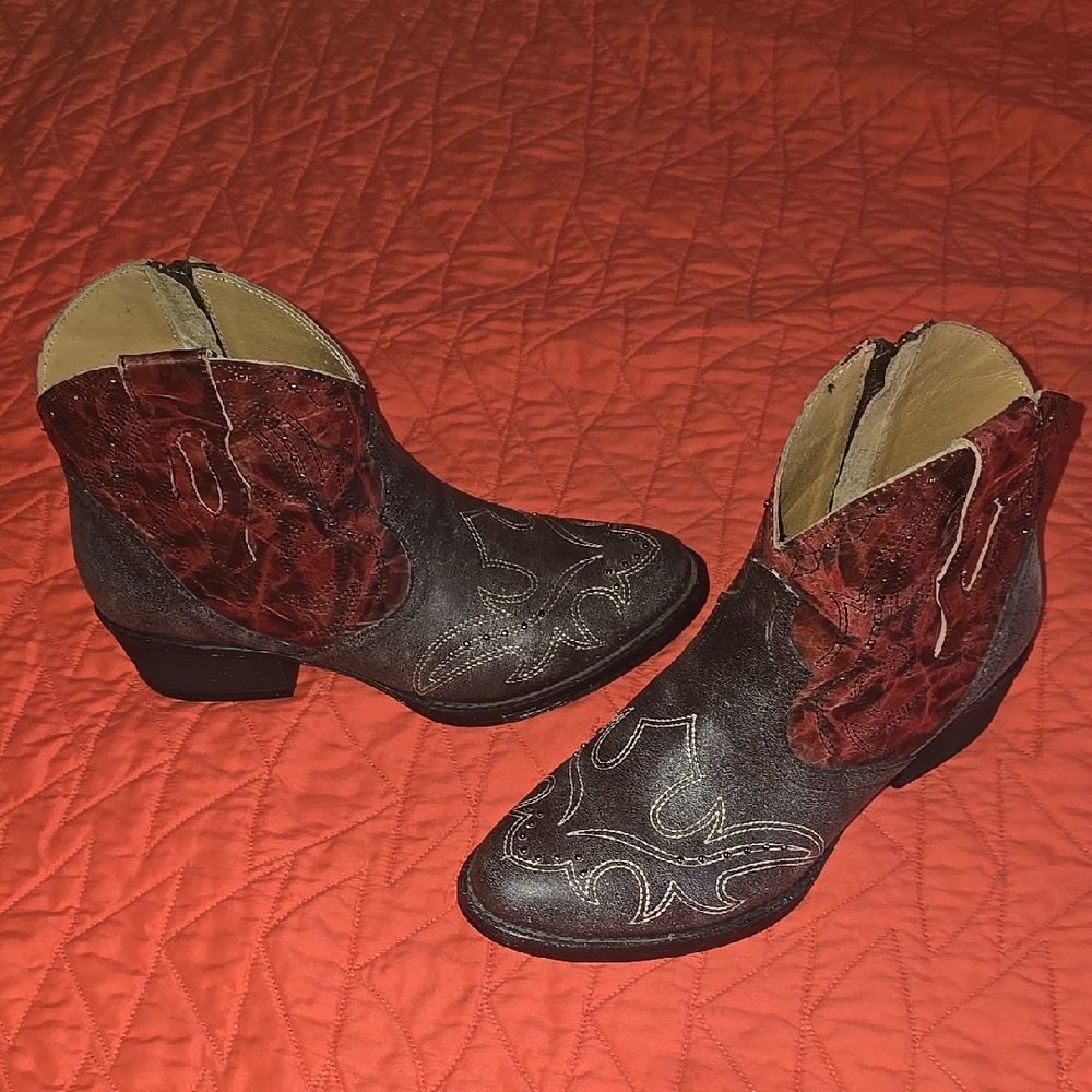 Stylish Red and Black Western Boots